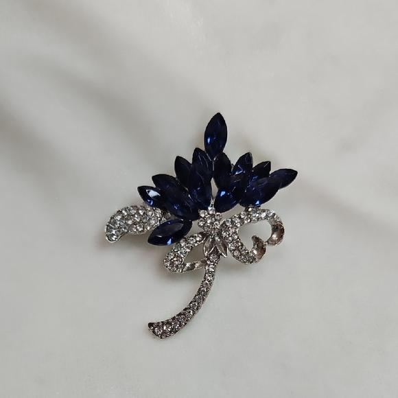 unbranded Jewelry - Women's Blue Silver Floral Bouquet Brooch Retro Style Pin Rhinestone Flower NWOT